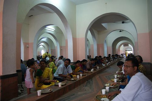 prasadam_hall.jpg - 101668 Bytes