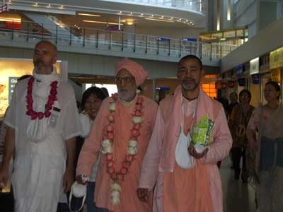 HongKongairportarrival.jpg - 15494 Bytes